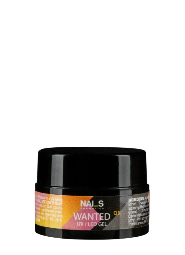 Gels “WANTED” ir radīts NAILS Cosmetics tehniķu komandas, lai sniegtu meistariem ilgi meklēto perfektā gela formulu. Tas ir piemērots gan iesācējiem, gan pieredzējušiem meistariem. Tā rūpīgi izstrādātā konsistence ļauj nagus modelēt viegli, ātri un precīzi, veidojot jebkuru nepieciešamo formu un garumu.Tas apvieno īpašības, kas nepieciešamas nevainojamam rezultātam:Pašizlīdzinošs, viegli klājas un nesatek sānu valkos.Izturīgs pret triecieniem un ikdienas slodzi.Pateicoties unikālajai formulai, k...