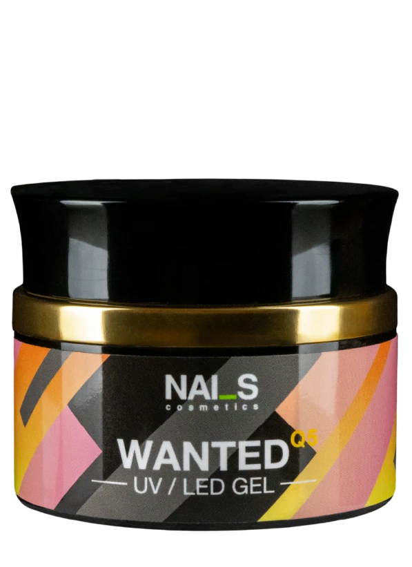 Gels “WANTED” ir radīts NAILS Cosmetics tehniķu komandas, lai sniegtu meistariem ilgi meklēto perfektā gela formulu. Tas ir piemērots gan iesācējiem, gan pieredzējušiem meistariem. Tā rūpīgi izstrādātā konsistence ļauj nagus modelēt viegli, ātri un precīzi, veidojot jebkuru nepieciešamo formu un garumu.Tas apvieno īpašības, kas nepieciešamas nevainojamam rezultātam:Pašizlīdzinošs, viegli klājas un nesatek sānu valkos.Izturīgs pret triecieniem un ikdienas slodzi.Pateicoties unikālajai formulai, k...