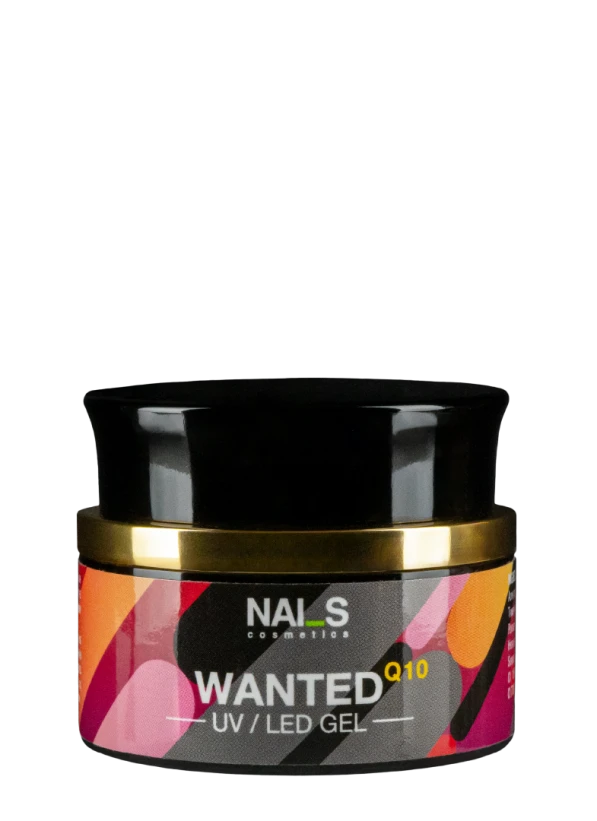 Gels “WANTED” ir radīts NAILS Cosmetics tehniķu komandas, lai sniegtu meistariem ilgi meklēto perfektā gela formulu. Tas ir piemērots gan iesācējiem, gan pieredzējušiem meistariem. Tā rūpīgi izstrādātā konsistence ļauj nagus modelēt viegli, ātri un precīzi, veidojot jebkuru nepieciešamo formu un garumu.Tas apvieno īpašības, kas nepieciešamas nevainojamam rezultātam:Pašizlīdzinošs, viegli klājas un nesatek sānu valkos.Izturīgs pret triecieniem un ikdienas slodzi.Pateicoties unikālajai formulai, k...