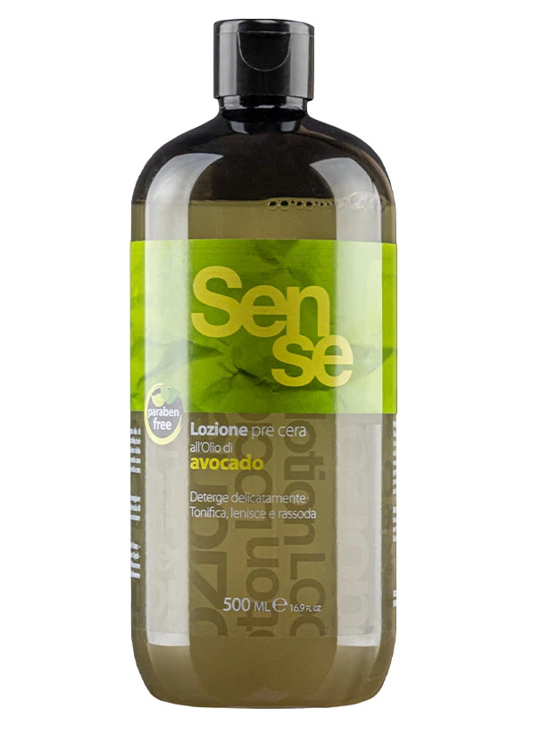  Sense Pre Wax losjons ar olīveļļu  Olīveļļas augstais polinepiesātināto taukskābju, vitamīnu, tokoferolu un polifenolu saturs piešķir ādai mīkstinošas un mitrinošas īpašības jau attīrīšanas laikā. Spēcīgs antioksidants, kas palīdz novērst priekšlaicīgas novecošanās pazīmes.  Aktīvās sastāvdaļas un kosmētiskās īpašības:  • Olīveļļa – antioksidants, kas veicina šūnu atjaunošanos un aizsargā no brīvo radikāļu iedarbības  • Oleīnskābe  • Pienskābe – mitrinoša, pH līdzsvarojoša iedarbība, uzlabo ād...
