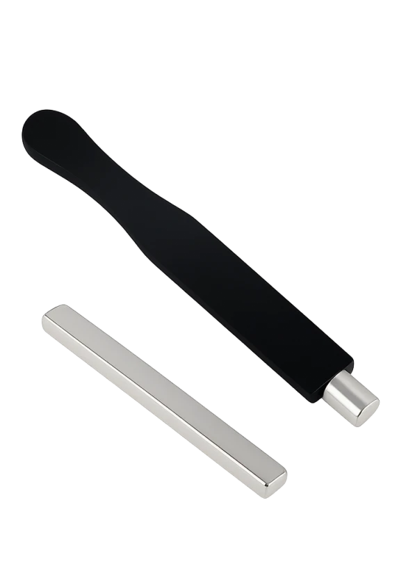 Magnet for nail artPractical magnet for creating various magnetic nail designs and effects. Suitable for use with magnetic nail products, helping to create defined lines, light effects and different patterns. Available in two versions – with a removable rubber handle or as a rectangular magnet. Choose the option that best suits your preferred working technique....